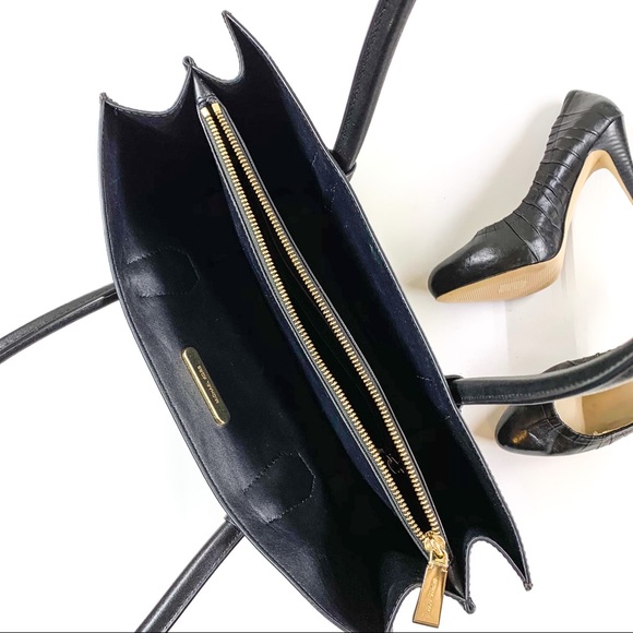 Michael Kors Mercer Signature Extra Large Pocket - Picture 9 of 16